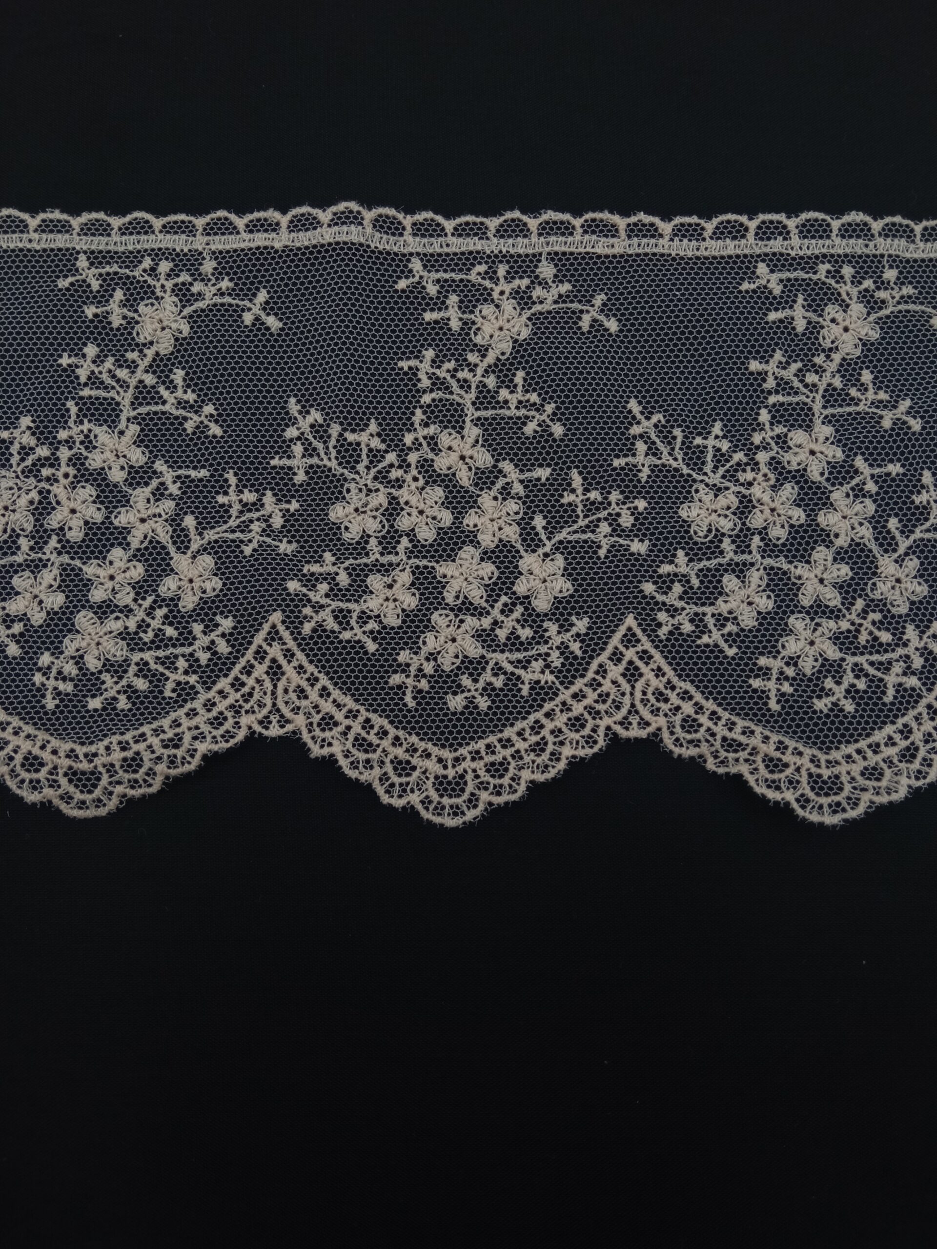 PUNTILLA FLORAL - Imagen 2